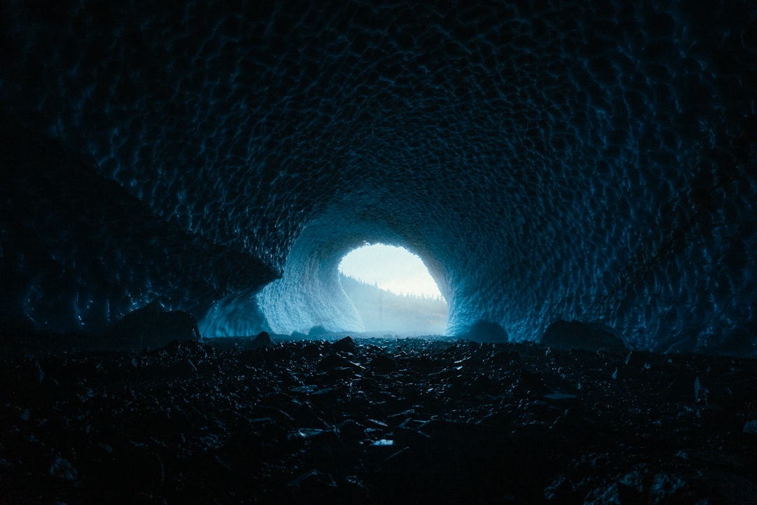 Najbardziej fascynujące jaskinie świata: odkryj ich tajemnice