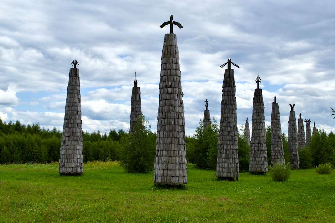 Najdziwniejsze pomniki na świecie: Zaskakujące zabytki sztuki